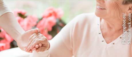 Die Zufriedenheit älterer Menschen hängt von ihrer Gesundheit und ihrem persönlichen Umfeld ab.