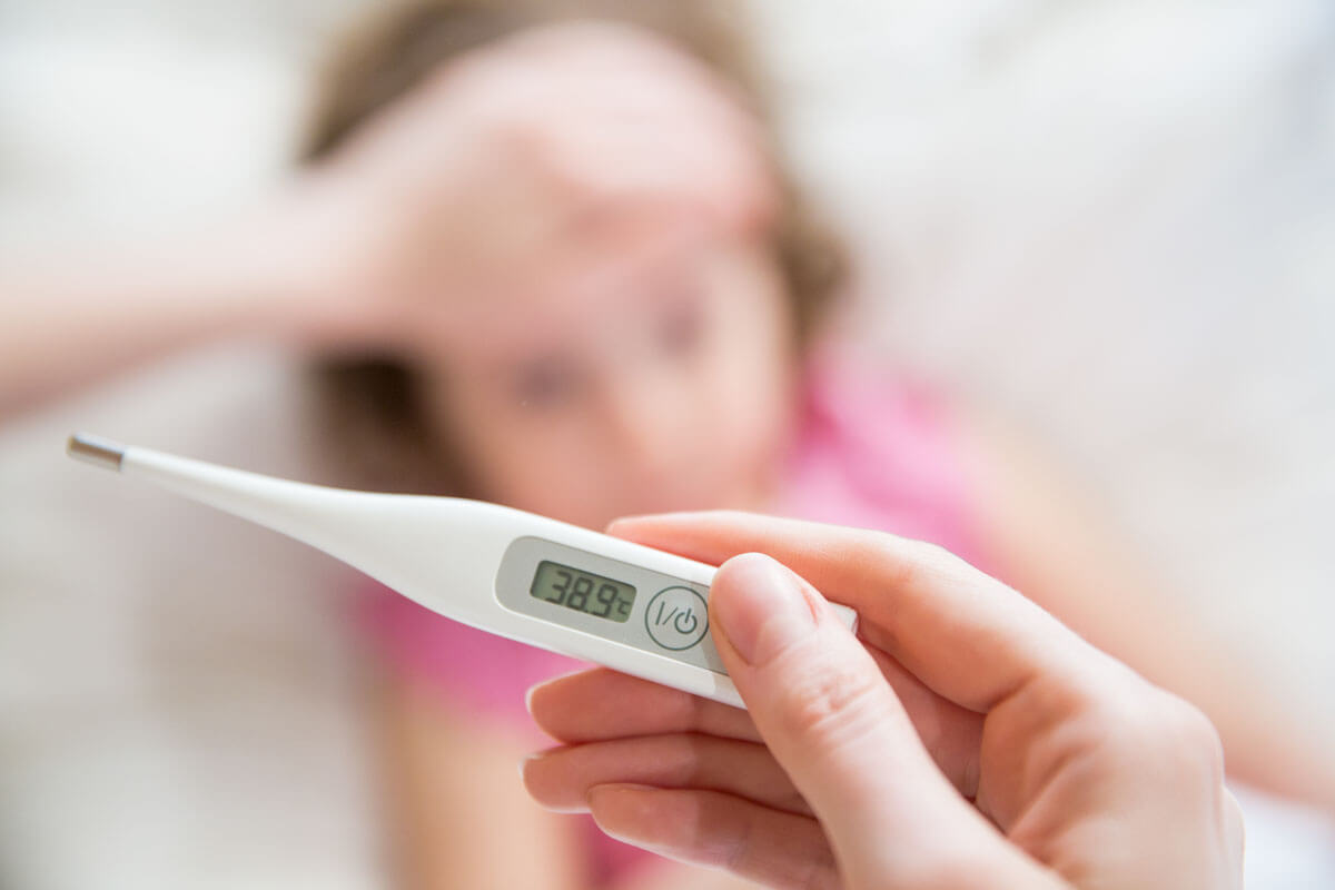 Eine zuverlässige Methode zum Fiebermessen ist der Einsatz eines digitalen Thermometers am Darmausgang.